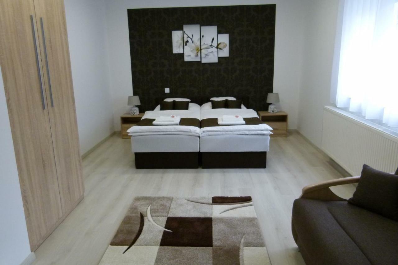 Wolf House Apartman Zalaegerszeg Buitenkant foto