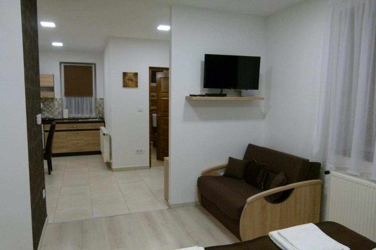 Wolf House Apartman Zalaegerszeg Buitenkant foto